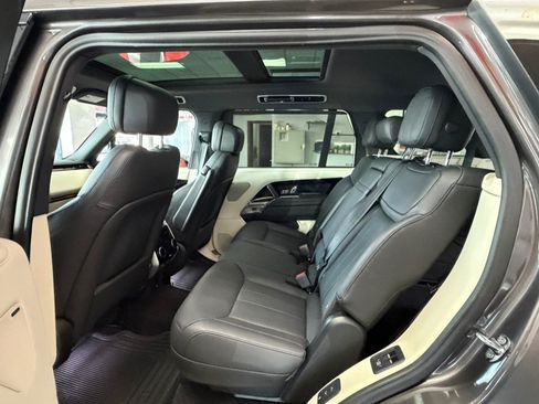 Used 2024 Land Rover Range Rover Long Wheelbase SE AWD/4WD image 34