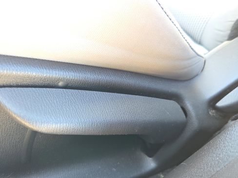 Used 2020 Toyota Yaris L image 20