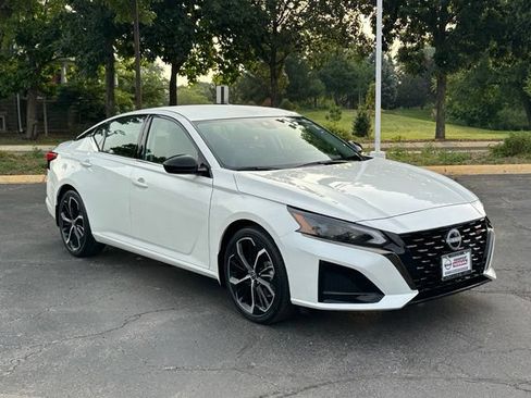 Certified 2023 Nissan Altima 2.5 SR FWD image 3