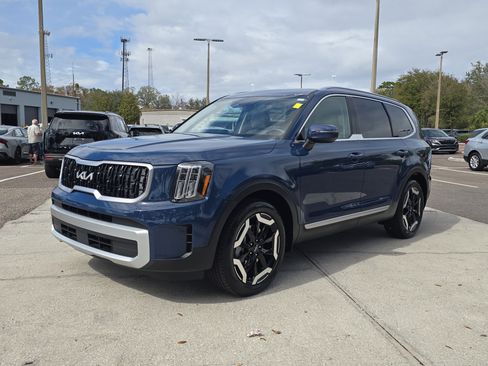 Used 2025 Kia Telluride EX image 4