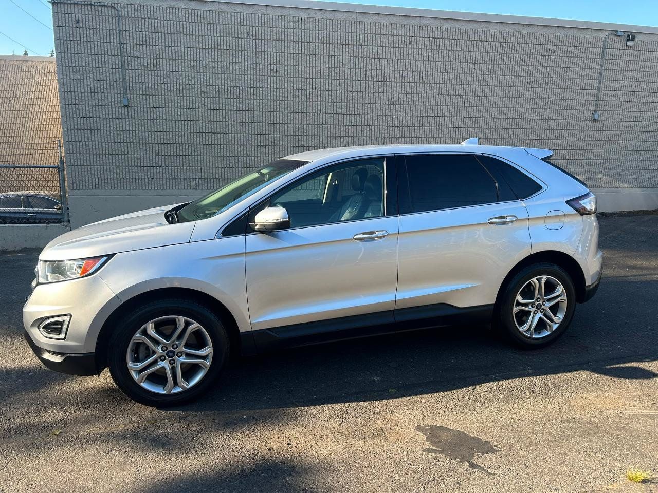 Used 2018 Ford Edge Titanium w/ Technology Package AWD/4WD image 9