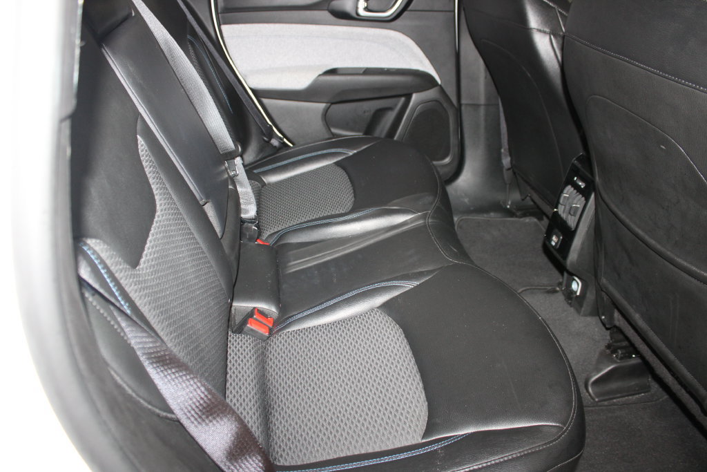 Used 2025 Jeep Compass Latitude AWD/4WD image 22