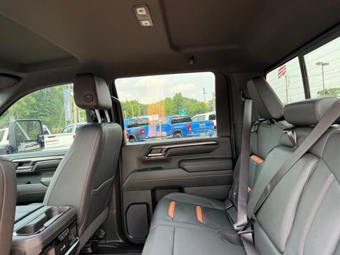 Used 2024 GMC Sierra 2500 AT4 w/ AT4 Preferred Package AWD/4WD image 13
