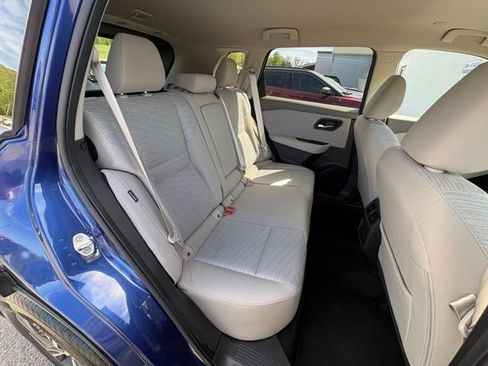 Used 2023 Nissan Rogue SV AWD/4WD image 28