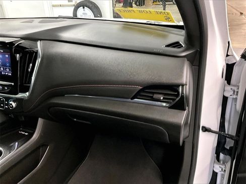 Used 2023 Chevrolet Traverse RS image 13