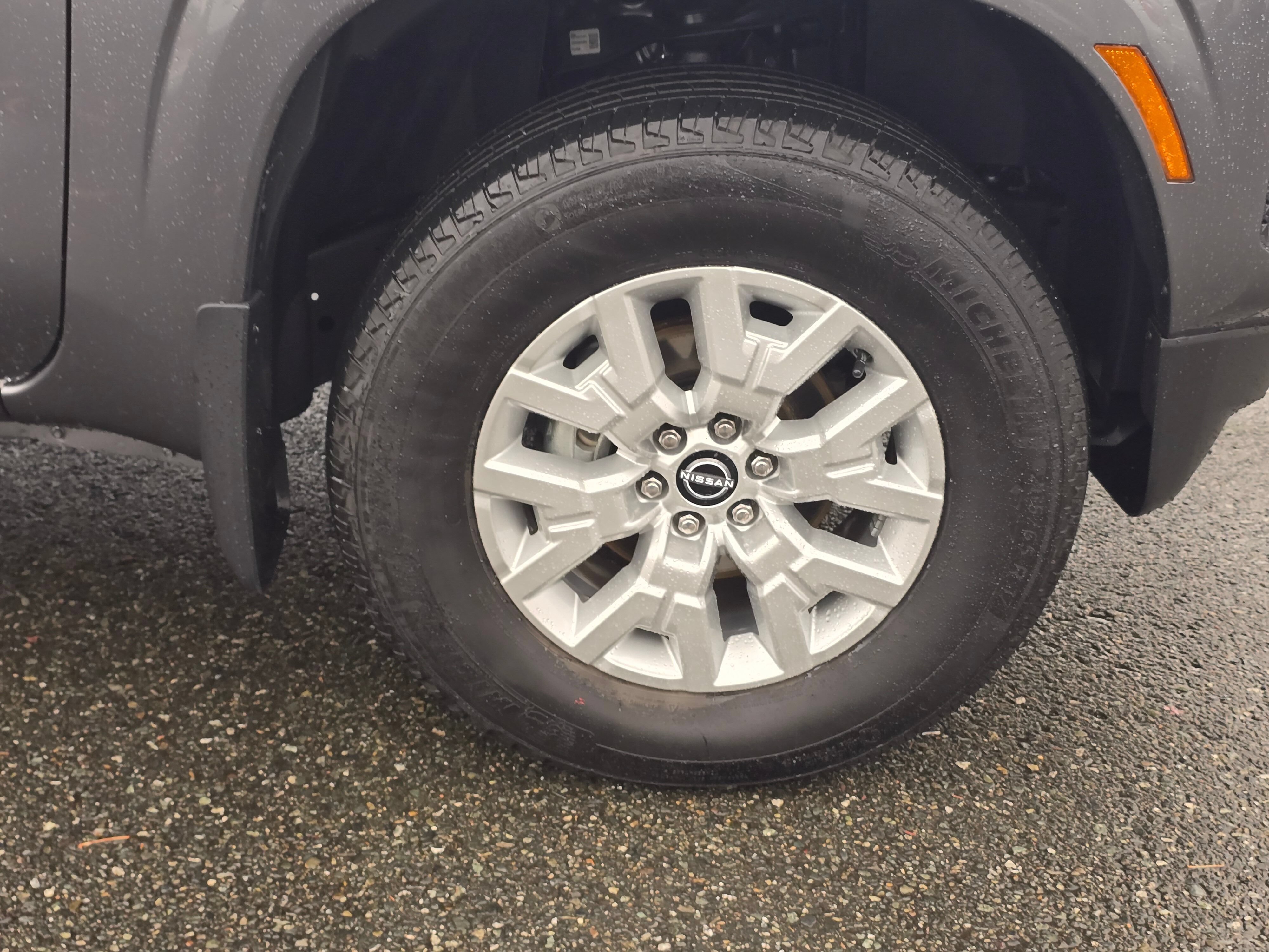 Used 2022 Nissan Frontier SV AWD/4WD image 9