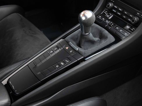 Used 2018 Porsche 911 Carrera T RWD image 16