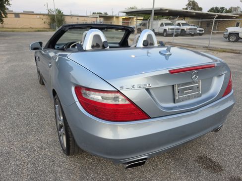 Used 2015 Mercedes-Benz SLK 250 image 30