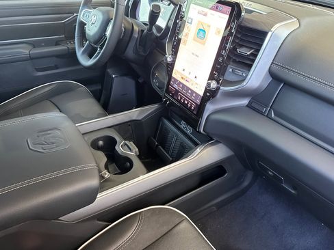 New 2026 RAM 2500 Laramie AWD/4WD image 14