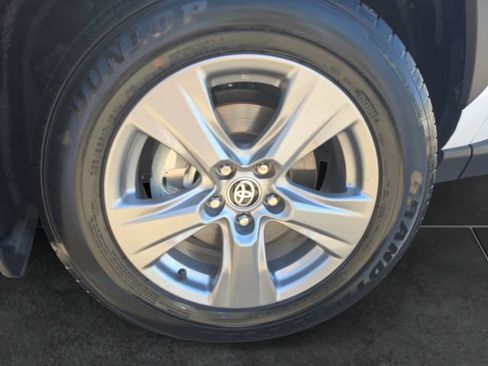 Used 2024 Toyota RAV4 XLE AWD/4WD image 9