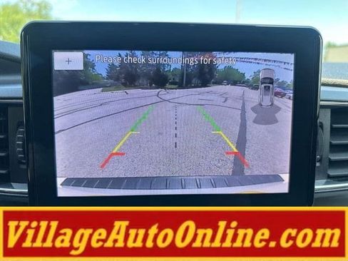 Used 2020 Ford Explorer XLT w/ Equipment Group 202A AWD/4WD image 22