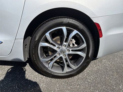 Used 2024 Chrysler Pacifica Pinnacle image 19