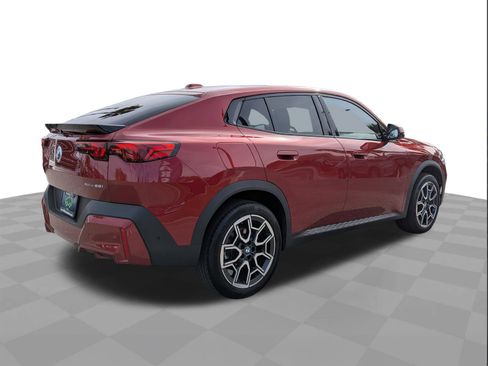 Used 2024 BMW X2 xDrive28i image 3