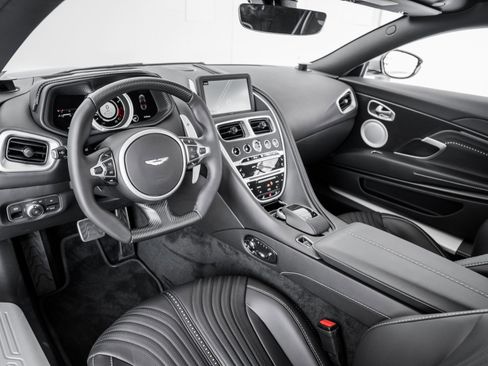 Used 2023 Aston Martin DB11 Coupe image 3