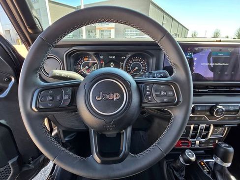 Used 2025 Jeep Wrangler Unlimited Rubicon AWD/4WD image 14