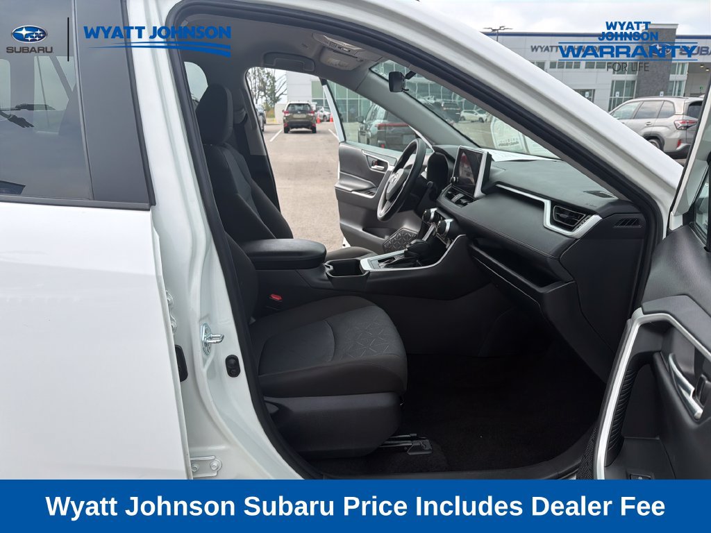 Used 2025 Toyota RAV4 XLE FWD image 37