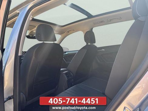 Used 2023 Volkswagen Tiguan SE w/ Panoramic Sunroof Package FWD image 25