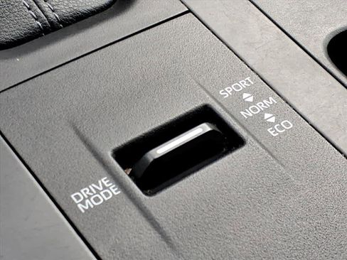 Used 2023 Toyota Highlander LE image 12