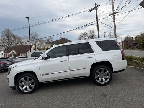 Used 2018 Cadillac Escalade Premium Luxury AWD/4WD image 4