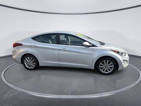 Used 2014 Hyundai Elantra SE w/ Option Group 02 FWD image 5