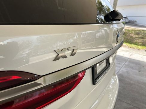 Used 2022 BMW X7 M50i image 18