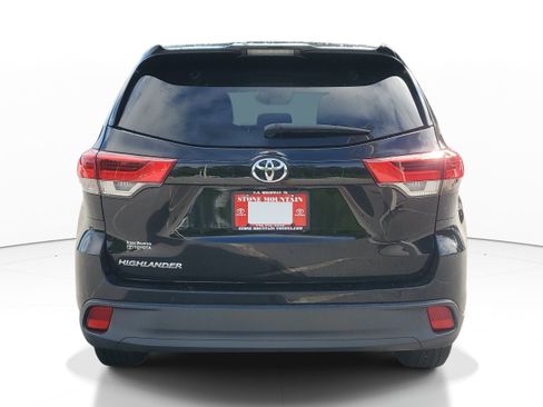 Used 2019 Toyota Highlander LE FWD image 5