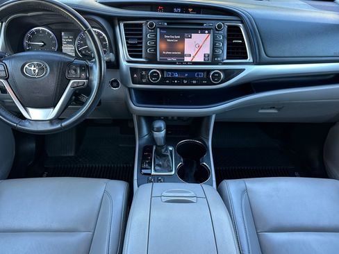 Used 2019 Toyota Highlander XLE image 15