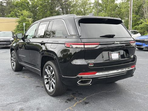 Used 2023 Jeep Grand Cherokee Overland w/ Luxury Tech Group IV AWD/4WD image 6