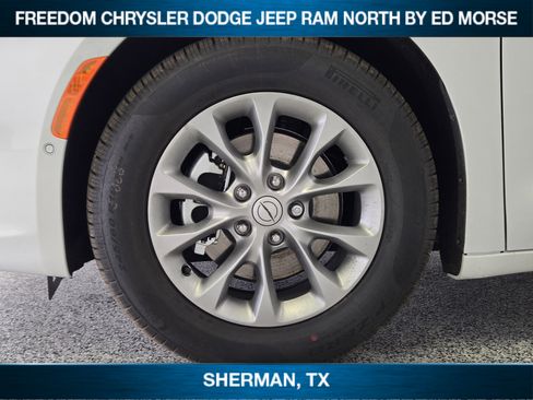 New 2026 Chrysler Pacifica Limited image 7