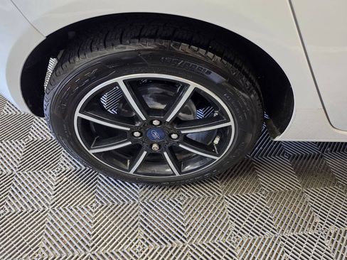 Used 2018 Ford Fiesta SE FWD image 35