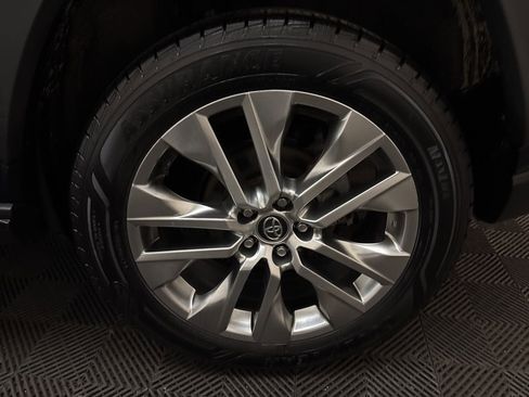 Used 2020 Toyota RAV4 XLE Premium image 28