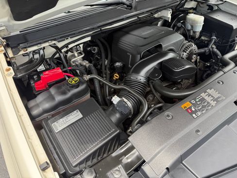 Used 2013 Chevrolet Avalanche LTZ AWD/4WD image 18