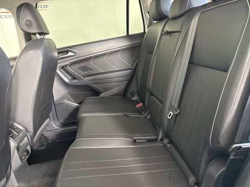 Used 2024 Volkswagen Tiguan SE image 19