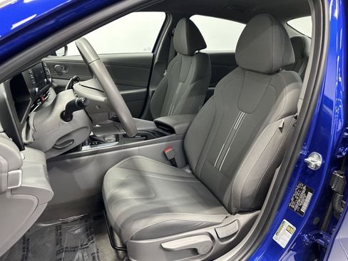 Certified 2025 Hyundai Elantra Sport FWD image 12