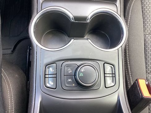 Used 2024 GMC Terrain SLE w/ Driver Convenience Package FWD image 57