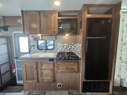 Used 2018 Ford E-450 and Econoline 450 Super Duty w/ Motorhome Prep Package image 22