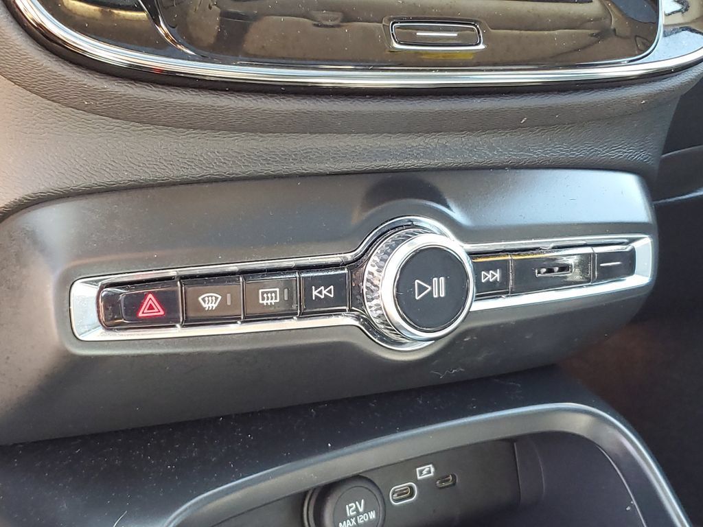 Used 2023 Volvo XC40 B5 Plus w/ Driver Assist Package AWD/4WD image 26
