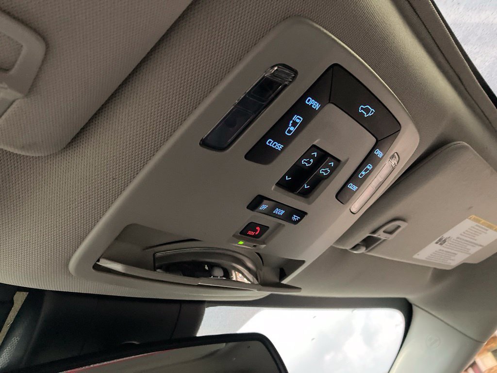 Used 2023 Toyota Sienna XLE w/ XLE Plus Package FWD image 27