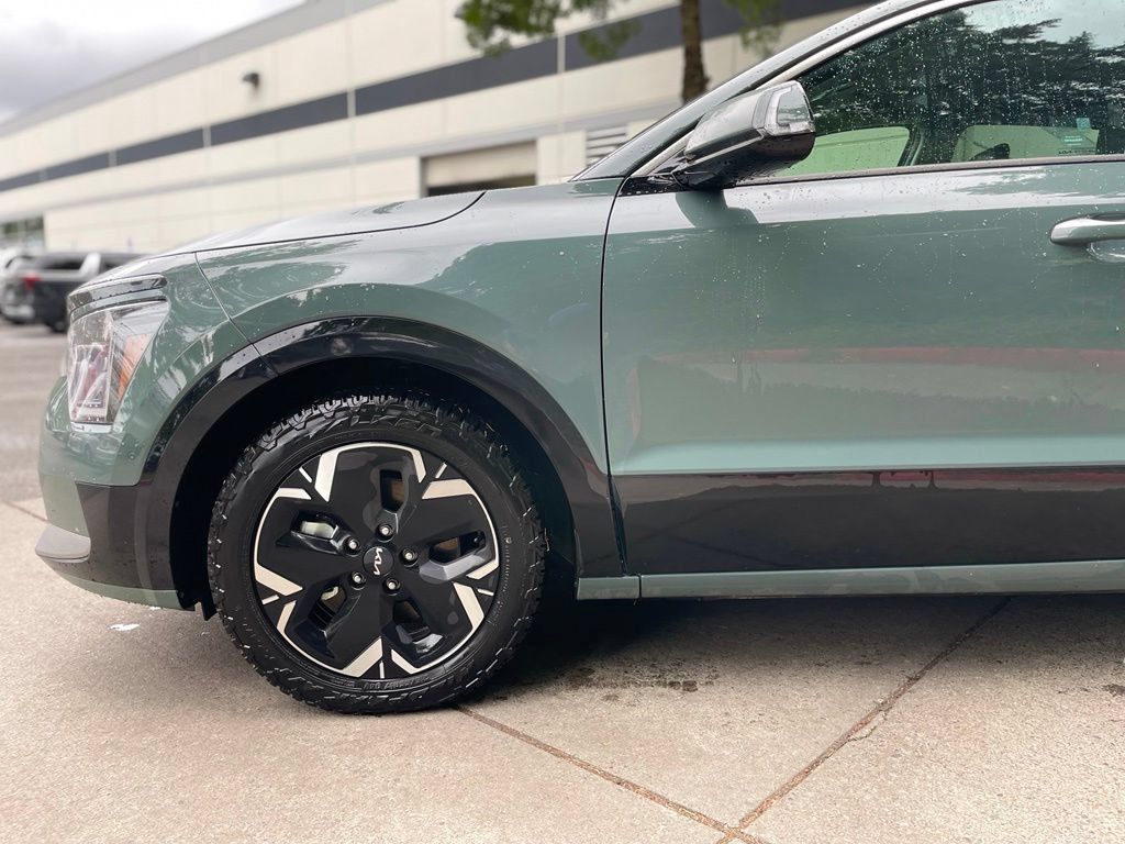 Used 2023 Kia Niro Wave w/ Wave Preserve Package FWD image 8