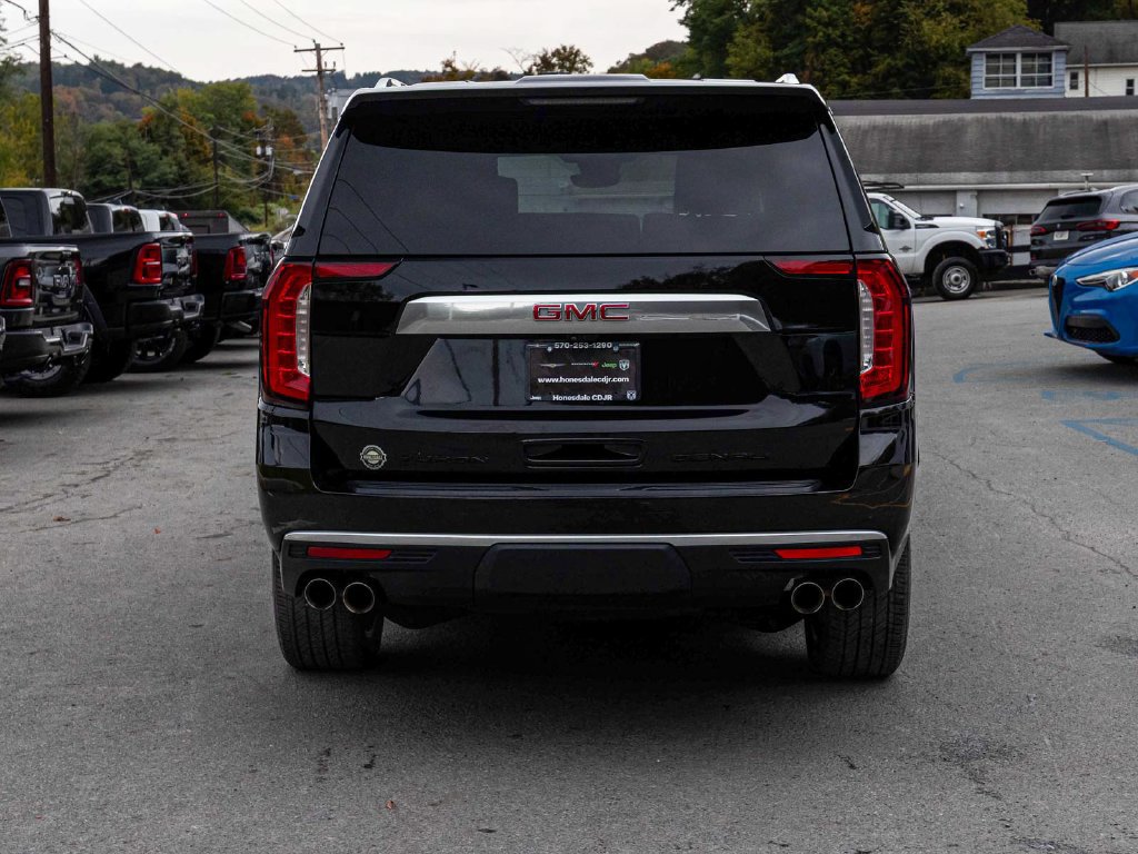 Used 2024 GMC Yukon Denali w/ Advanced Technology Package AWD/4WD image 5