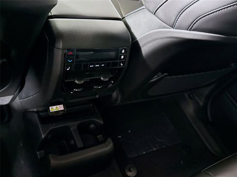 New 2025 Jeep Grand Cherokee L Limited w/ Trailer Tow Package image 19