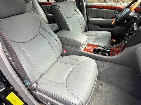 Used 2004 Lexus LS 430 RWD image 21