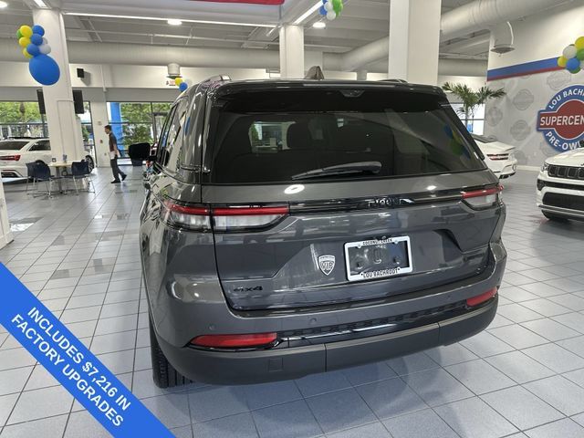 Used 2023 Jeep Grand Cherokee Limited w/ Luxury Tech Group II AWD/4WD image 36