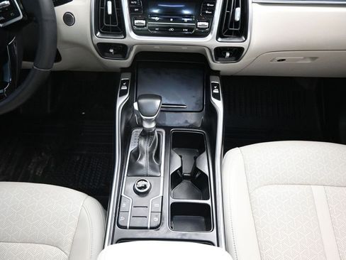 Used 2023 Kia Sorento S w/ Panoramic Sunroof Package FWD image 9