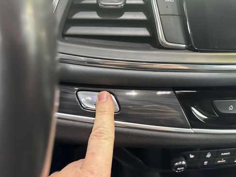 Used 2019 Buick Enclave Essence image 15