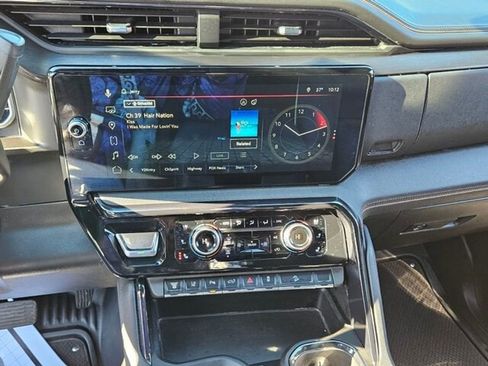 Used 2024 GMC Sierra 2500 AT4 w/ AT4 Premium Plus Package image 11