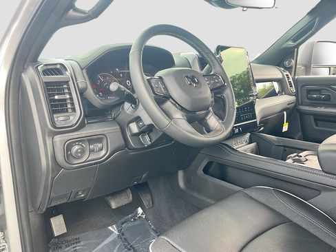 Used 2026 RAM 2500 Limited AWD/4WD image 9