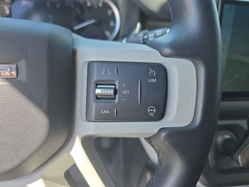 Certified 2023 Land Rover Defender 130 SE AWD/4WD image 31