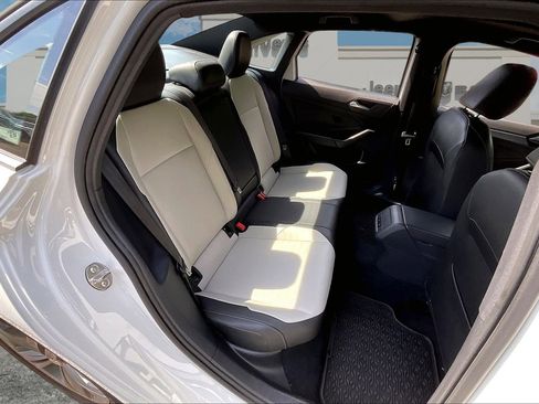 Used 2019 Volkswagen Jetta R-Line w/ R-Line Cold Weather Package FWD image 25