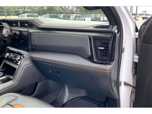 Used 2025 GMC Sierra 1500 AT4 w/ AT4 Premium Package AWD/4WD image 18